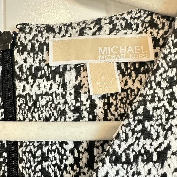 Michael Kors cap sleeve black white patterned fitted dress - perfect for office! - Picture 2 of 7
